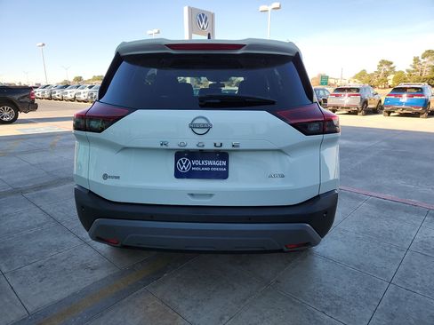 Used 2023 Nissan Rogue S image 6