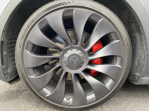 Used 2023 Tesla Model Y Performance image 39