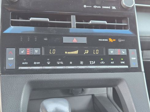 Used 2021 Toyota Avalon Limited w/ Advanced Safety Package FWD image 10