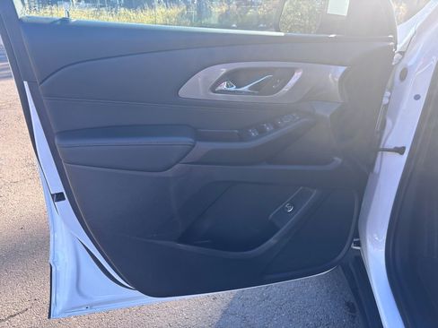 Used 2023 Chevrolet Traverse LT image 24