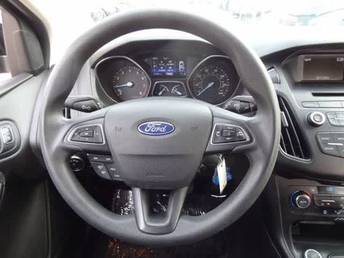 Used 2016 Ford Focus SE FWD image 11