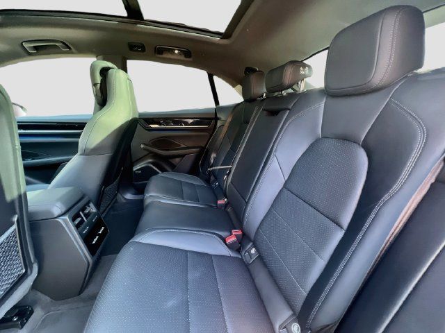 Certified 2025 Porsche Macan 4 Electric AWD/4WD image 24