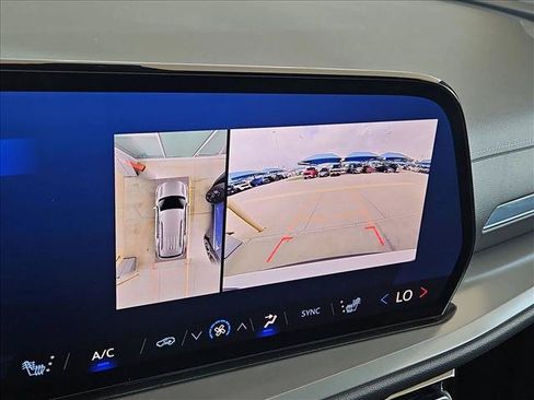 Used 2024 Chevrolet Traverse LT FWD image 14