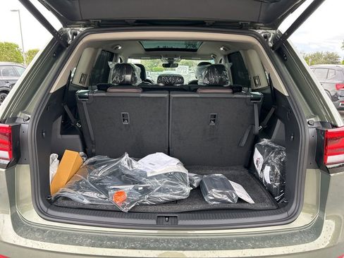 Used 2025 Volkswagen Atlas Peak Edition SE image 47