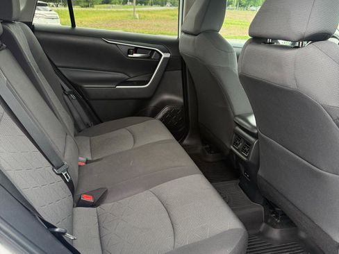 Used 2022 Toyota RAV4 XLE AWD/4WD image 10