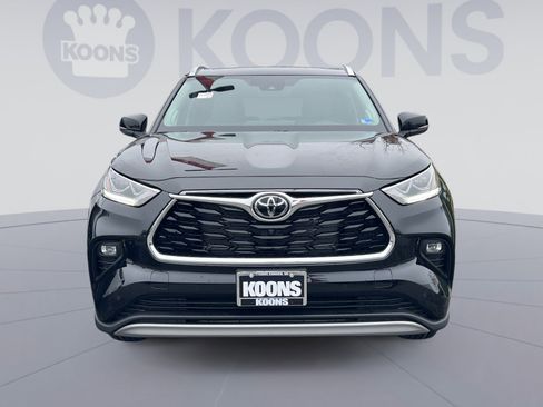 New 2026 Toyota Highlander Platinum image 4