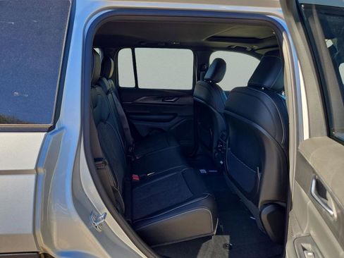 New 2025 Jeep Grand Cherokee Altitude RWD image 27