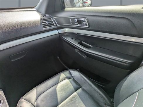Used 2017 Ford Explorer XLT w/ Equipment Group 202A image 19