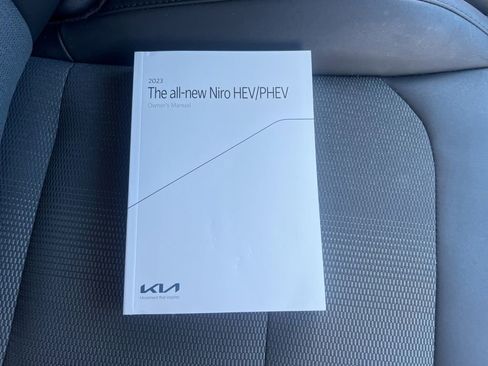 Certified 2023 Kia Niro EX image 26