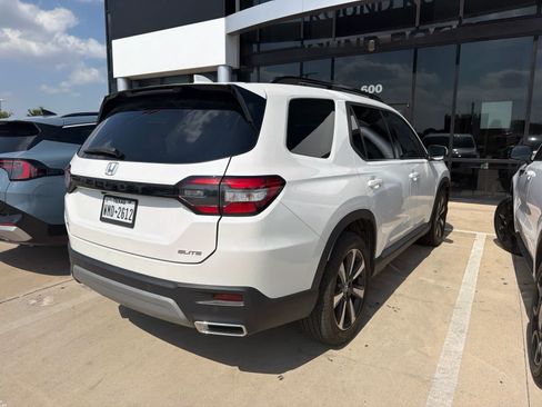 Used 2025 Honda Pilot Elite image 4