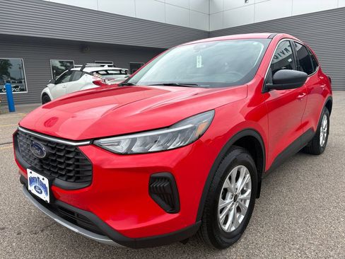 Used 2024 Ford Escape Active AWD/4WD image 2