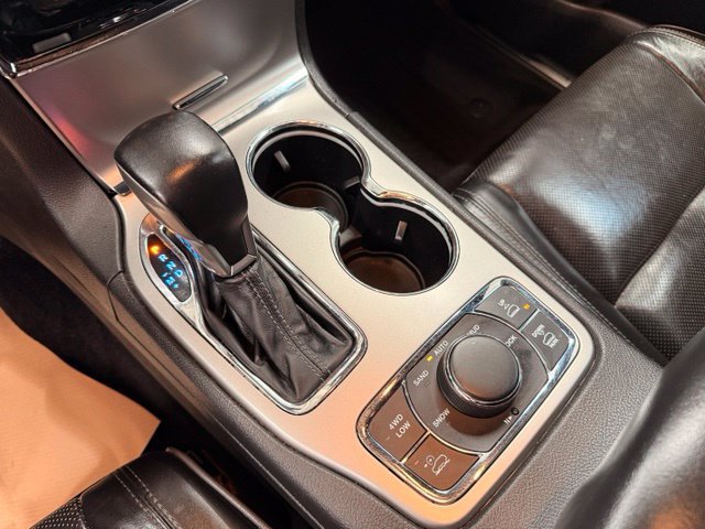 Used 2019 Jeep Grand Cherokee Overland AWD/4WD image 15