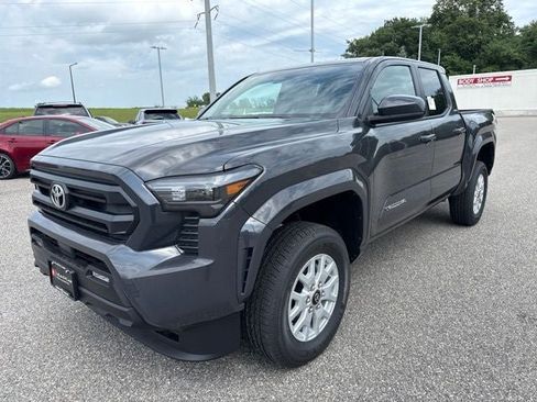 Used 2026 Toyota Tacoma SR5 AWD/4WD image 4