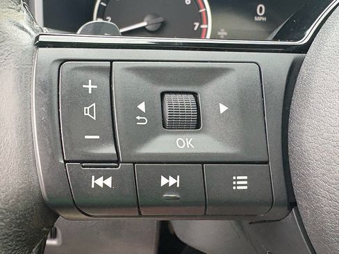 Used 2023 Nissan Rogue SV w/ SV Premium B Package FWD image 15