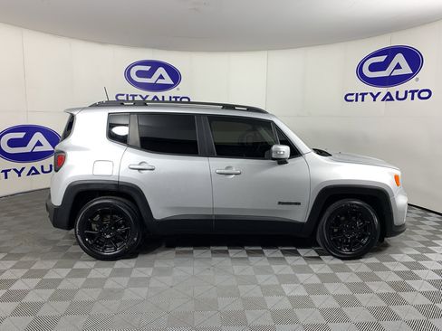 Used 2020 Jeep Renegade Altitude FWD image 2