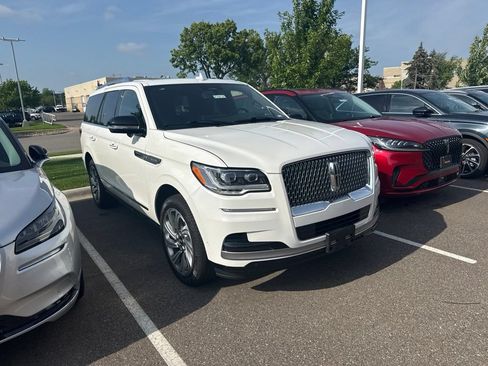 Certified 2024 Lincoln Navigator Reserve AWD/4WD image 2