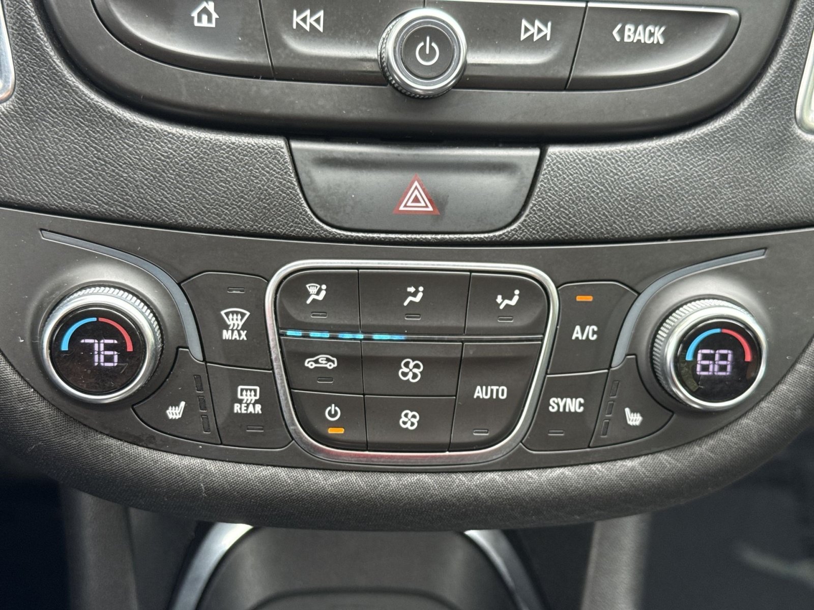Used 2019 Chevrolet Malibu LT FWD image 22