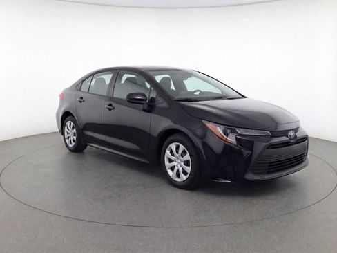 Used 2024 Toyota Corolla LE image 3