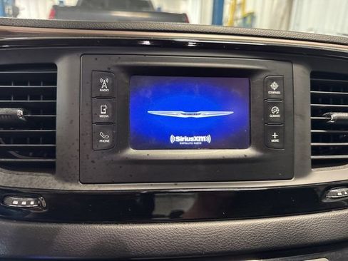 Used 2017 Chrysler Pacifica Touring-L FWD image 34