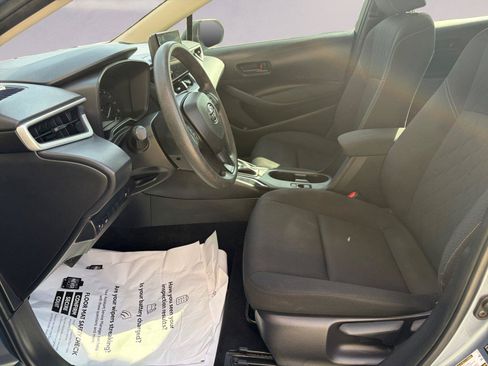 Used 2025 Toyota Corolla LE FWD image 9
