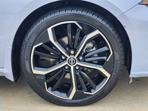 Used 2023 Nissan Altima 2.5 SR w/ SR Premium Package image 10