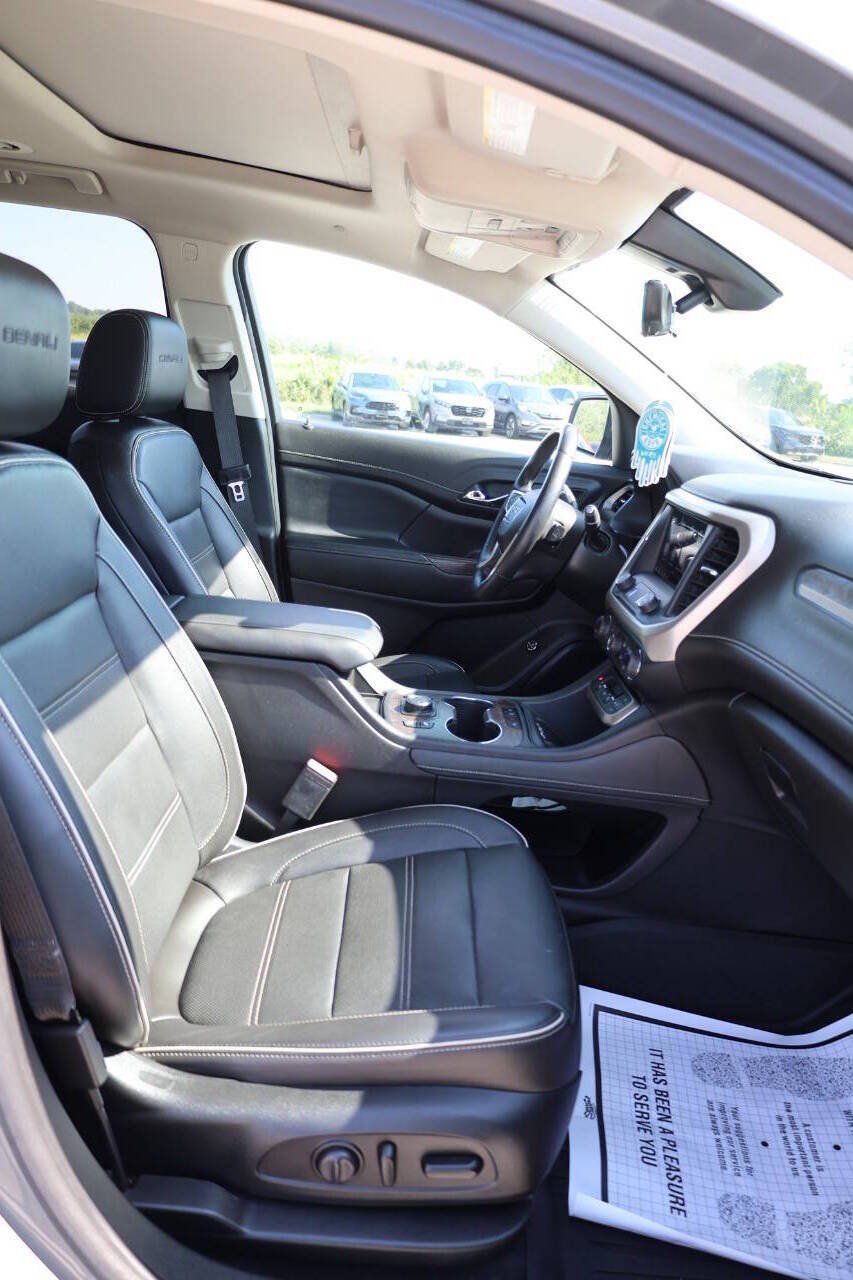 Used 2020 GMC Acadia Denali w/ Trailering Package AWD/4WD image 15
