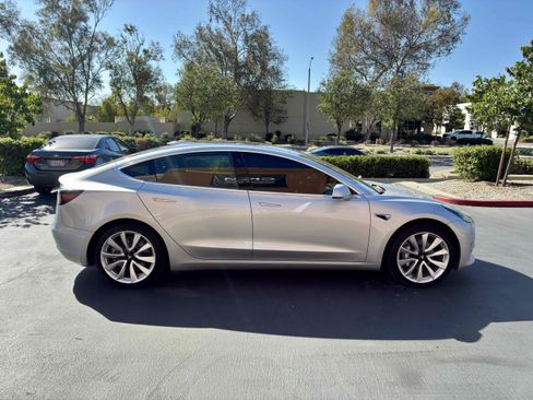 Used 2018 Tesla Model 3 Long Range RWD image 7