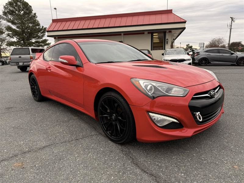 Used 2015 Hyundai Genesis 3.8 RWD image 3