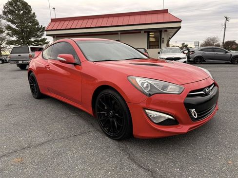 Used 2015 Hyundai Genesis 3.8 image 3
