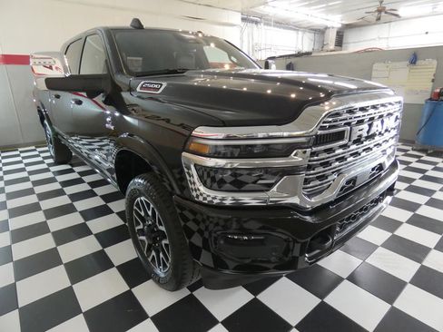 Used 2025 RAM 2500 Limited AWD/4WD image 3