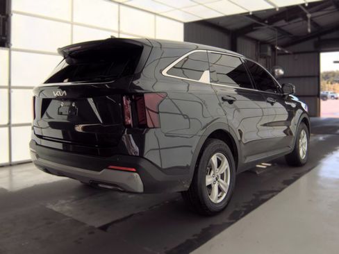 Used 2026 Kia Sorento LX FWD image 4