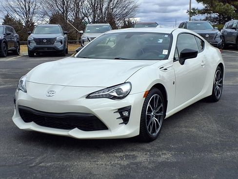 Used 2018 Toyota 86 image 2