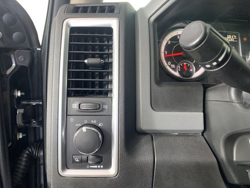 Used 2018 RAM 2500 SLT AWD/4WD image 15