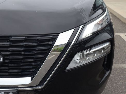 Certified 2022 Nissan Rogue SV w/ SV Premium Package image 13