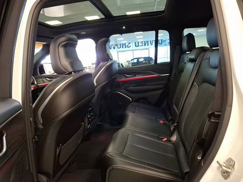 Certified 2024 Jeep Grand Cherokee Overland w/ Luxury Tech Group IV image 10