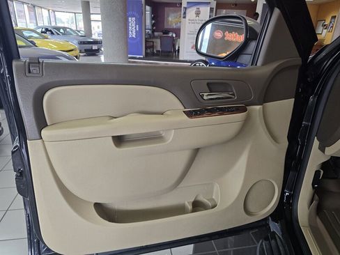 Used 2014 Chevrolet Suburban LS w/ All-Star Edition AWD/4WD image 7
