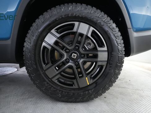 Used 2024 Rivian R1S Adventure AWD/4WD image 9