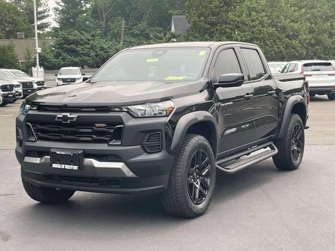 Used 2024 Chevrolet Colorado Trail Boss w/ Technology Package AWD/4WD image 3