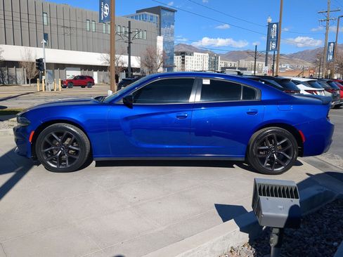 Used 2019 Dodge Charger SXT w/ Blacktop Package image 8