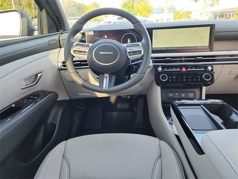 New 2025 Hyundai Tucson Limited image 9