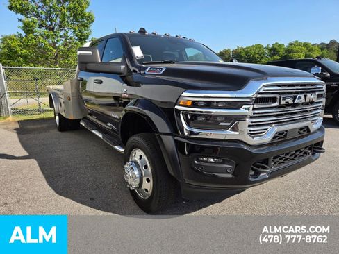 Used 2025 RAM 4500 4x4 Crew Cab DRW w/ Laramie Trim Package image 17