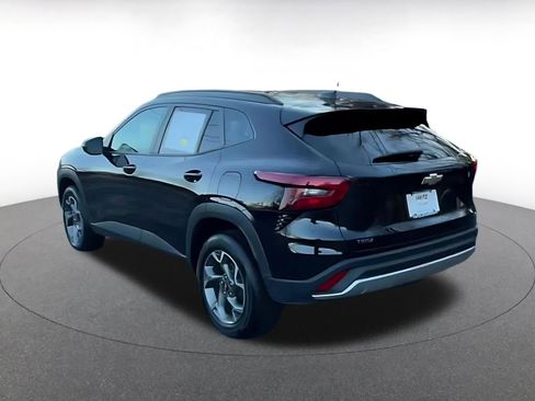Used 2025 Chevrolet Trax LT image 9