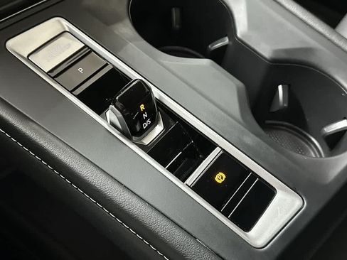 Used 2024 Volkswagen Atlas SE FWD image 21