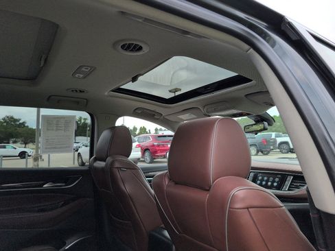 Used 2018 Buick Enclave Avenir w/ Avenir Technology Package image 14