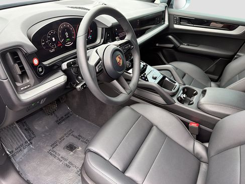Used 2026 Porsche Cayenne E-Hybrid AWD/4WD image 27