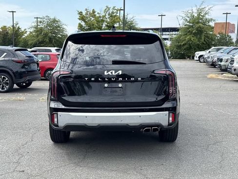 Used 2024 Kia Telluride EX w/ EX Captain's Chair Package FWD image 3