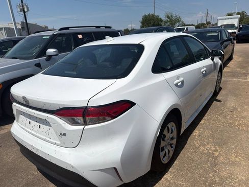 Used 2026 Toyota Corolla LE FWD image 5