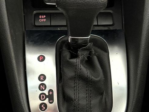 Used 2010 Volkswagen Golf 4-Door image 26