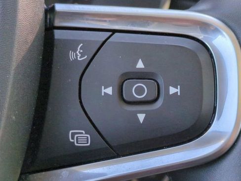 Certified 2025 Volvo XC40 B5 Core image 23