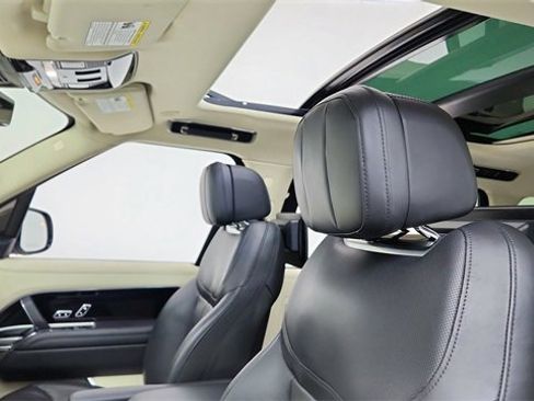 Used 2023 Land Rover Range Rover Long Wheelbase Autobiography image 31